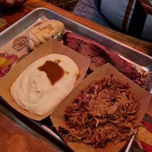 Smoked Meats - 1/3 Lb Prime Brisket y Pulled Pork Sampler