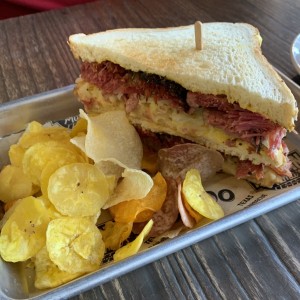 Pastrami sandwish x Cafe unido