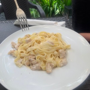 fetuchini alfredo con pollo