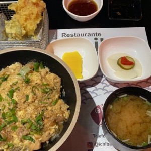 Donburi de pollo