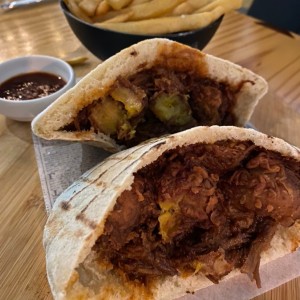 Ropa vieja en pita