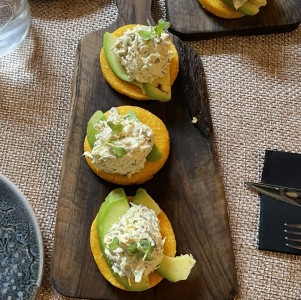 Tortillas con pollo y aguacate 