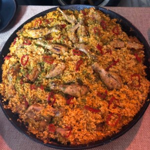 Paella valenciana con conejo