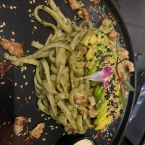 spaghetti pesto de aguacate