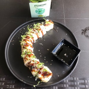 Avo Tuna Spicy Roll