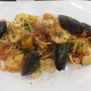 Primi Piatti - SPAGHETTI ALLO SCOGLIO