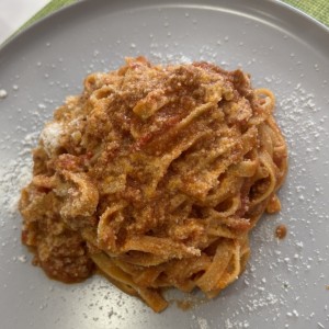 Primi Piatti - FETTUCCINE ALLA BOLOGNESE
