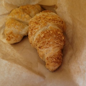 croissant queso