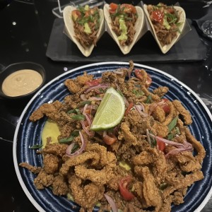 Tacos Oink Oink y Mariscada Crocante