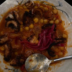 Pulpo con garbanzos