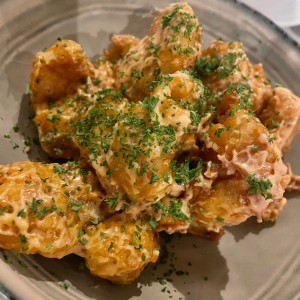 Chicharron de cola de langostinos en salsa especial