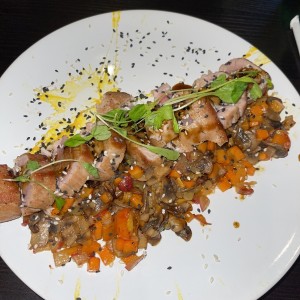 Tuna con vegetales