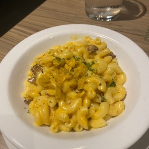 Mac and cheese con brisket 