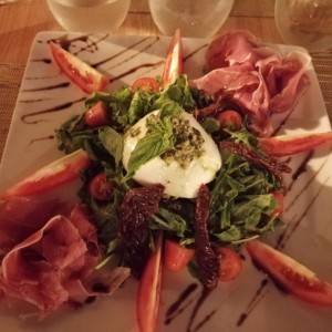 Burrata/Stracciatella con Prosciutto y Tomate