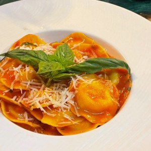 Raviolis con Salsa de Tomate