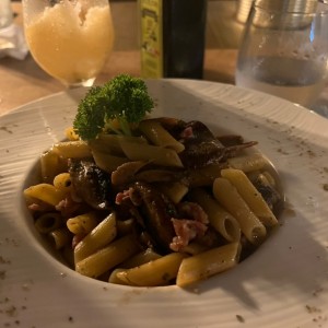 Penne sin glutten con chorizo y hongos porcini