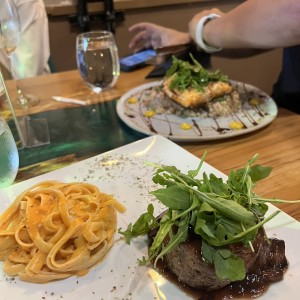 Filete de Res al Vino Hebo con Papas o Vegetales Salteados