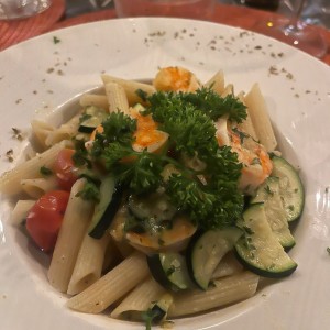 Penne con Zucchini, Camarones, Tomate