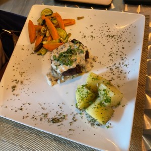 Filete de Res al Vino Hebo con Papas o Vegetales Salteados