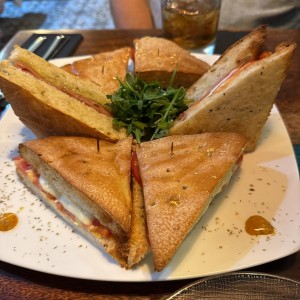 Cubitos de focaccia rellena