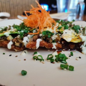 Sushi pizza vegetariana sin masago ni kanikama