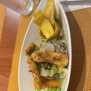 Ceviche de Corvina con Crema de Aguacate
