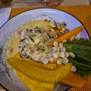 Ceviche de Corvina con Crema de Aguacate