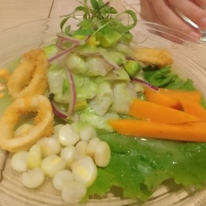 Ceviche de Corvina con Crema de Aguacate