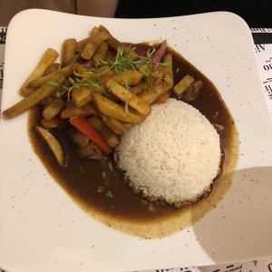 Carnes - Lomo Saltado