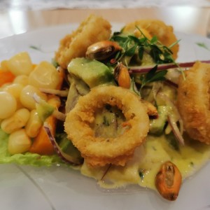 Ceviche de Corvina con Crema de Aguacate