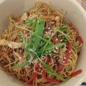 Yaqui soba de pollo