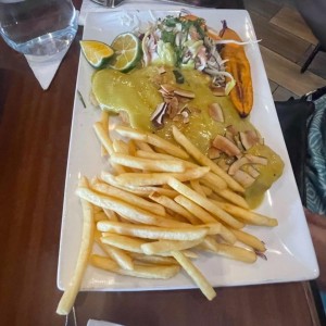 Mariscos - Corvina Costa Arriba y papas fritas 