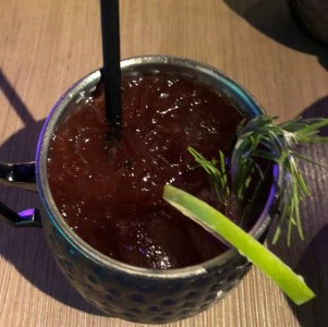 Moscow Mule con frutos rojos