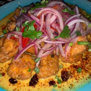 Pescado frito en curry y mostaza