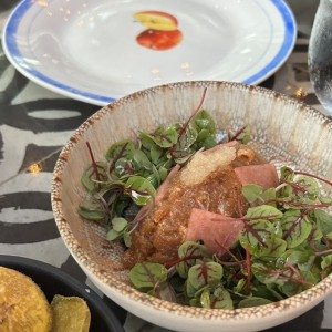 Tartare De Kampachi y Tomate roma