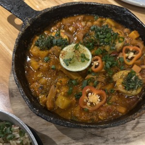 Guacho con guandú, coco y mariscos