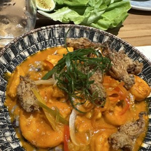 Guacho con guandú, coco y mariscos