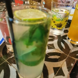 Limonada con hierbabuena 