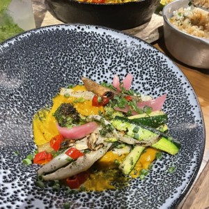 Vegetales al carbón con miso de zapallo