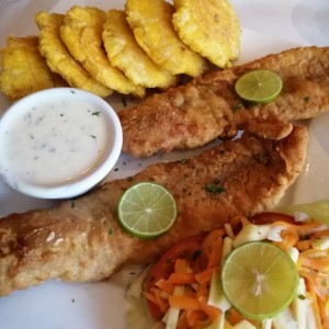 Corvina apanada con patacones