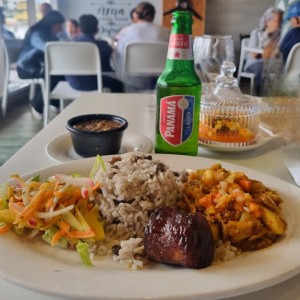 Bacalao con arroz con guandú y coco