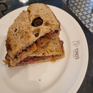 emparedado pastrami 