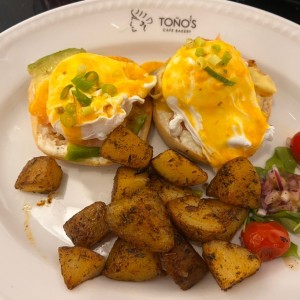 Huevos Benedictinos con salmon