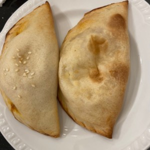 Enpanada de pollo y queso feta