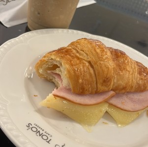 Croissant ham & cheese