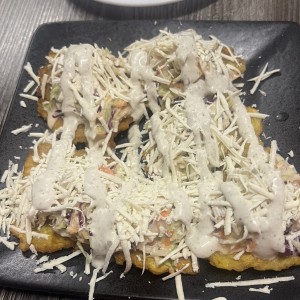 Patacones con Ensalada Rallada