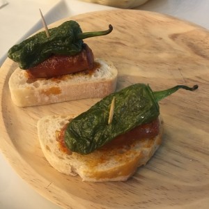 Tapas - Montadito de Chistorras