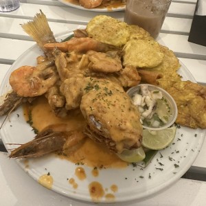 Pescado frito con camarones 