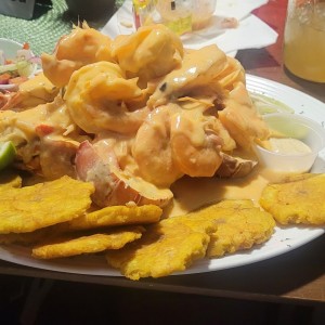 Langosta con relleno de camarones 