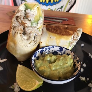 Burrito de Pollo y Aguacate // Chicken and Avocado Burrito